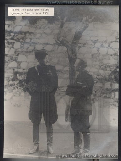Maggiore Pietro Fontana con gerarca fascista 1938 f21