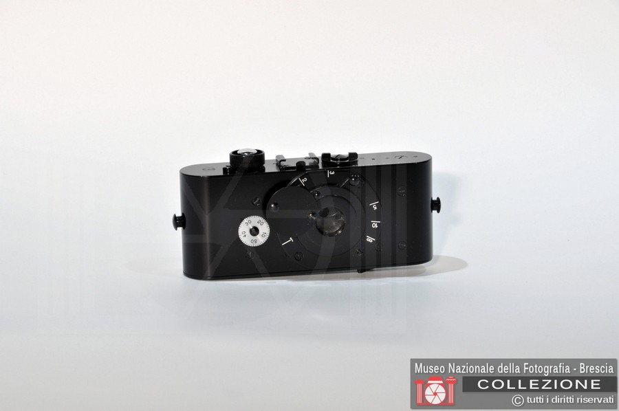 UR-LEICA