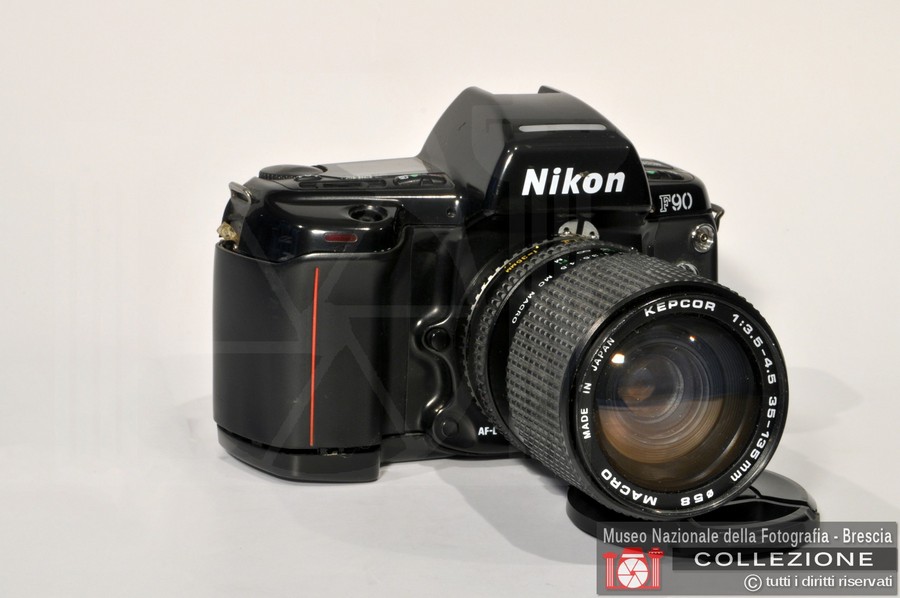 NIKON F90
