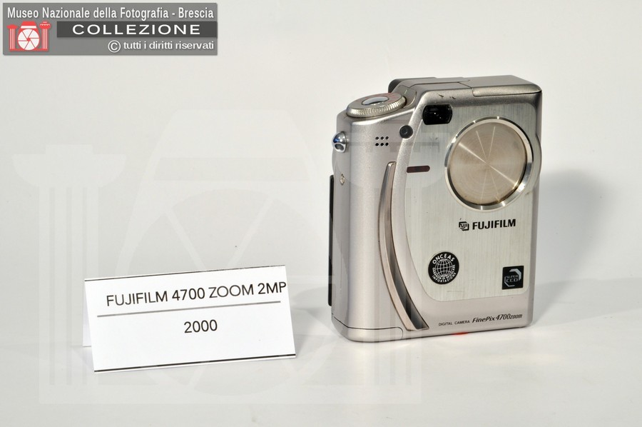 FUJIFILM 4700 ZOOM 2MP