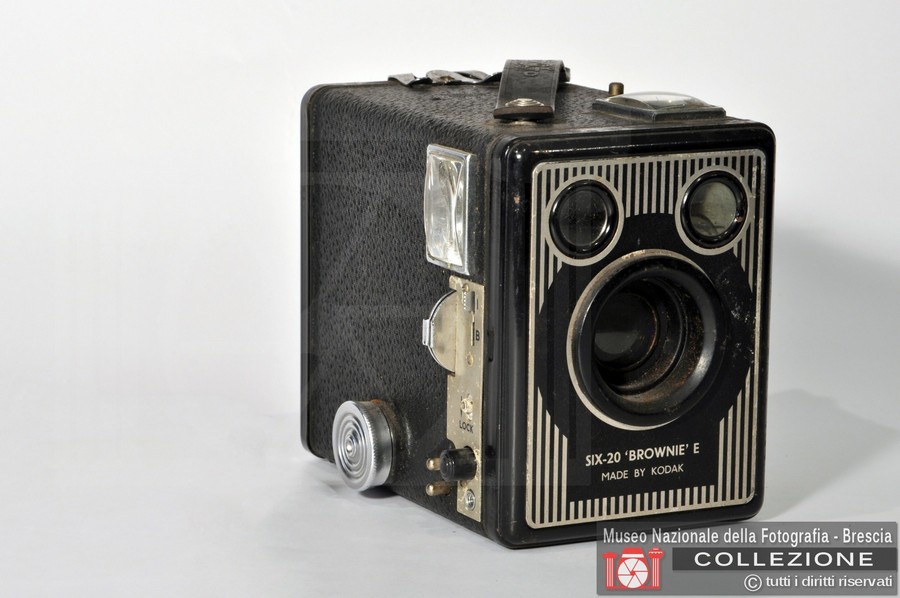 BOX BROWNIE SIX-20 MODEL E (6x9)