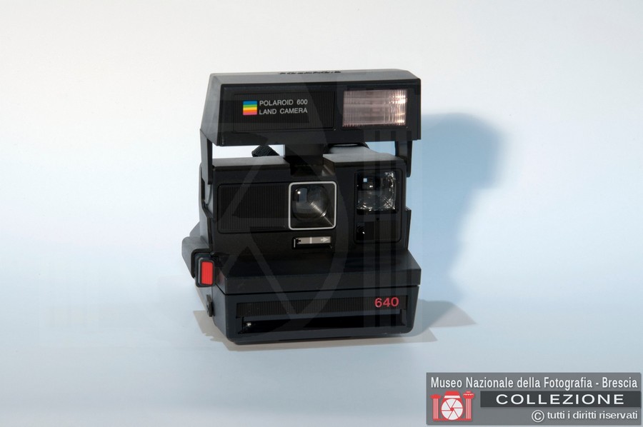 LAND CAMERA 640