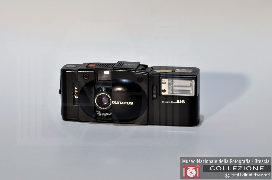 XA 2 Electronic Flash A16