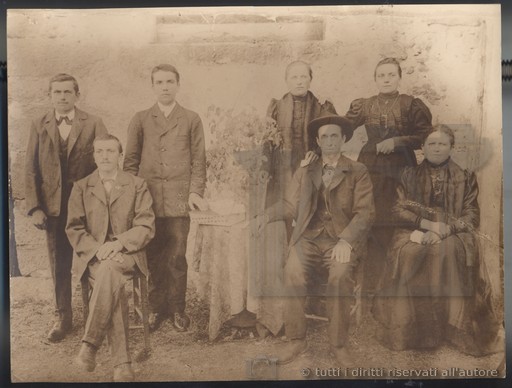 Gruppo famigliare(anonimo) f6