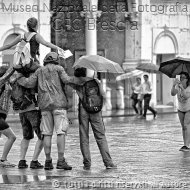 Enzo_Serramondi_Sotto_la_pioggia